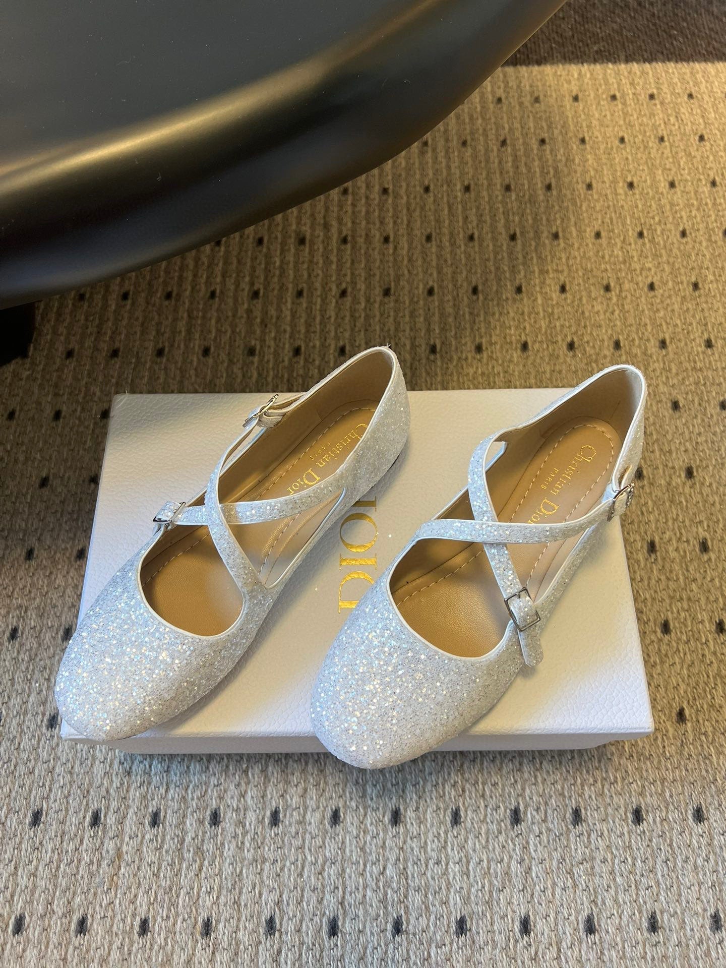 CD 26s New Flat Ballet Flats With Cross Straps White Glitter 622216