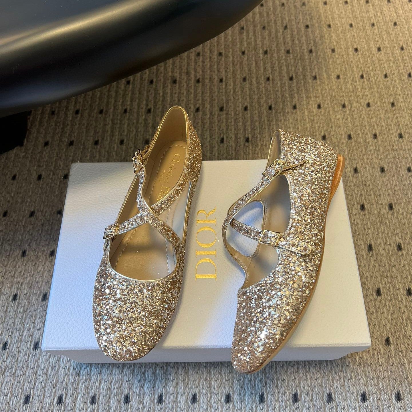 CD 26s New Flat Ballet Flats With Cross Straps Gold Glitter 622218