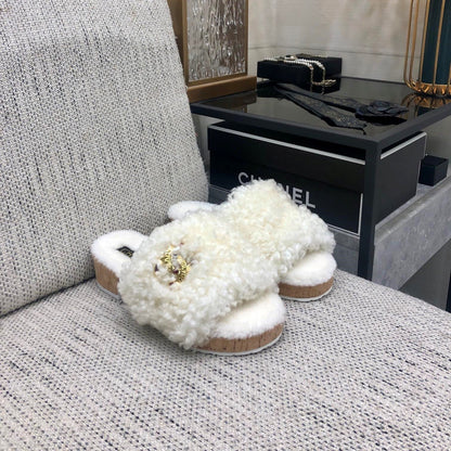 CC 26s Slides White Shearling 970124