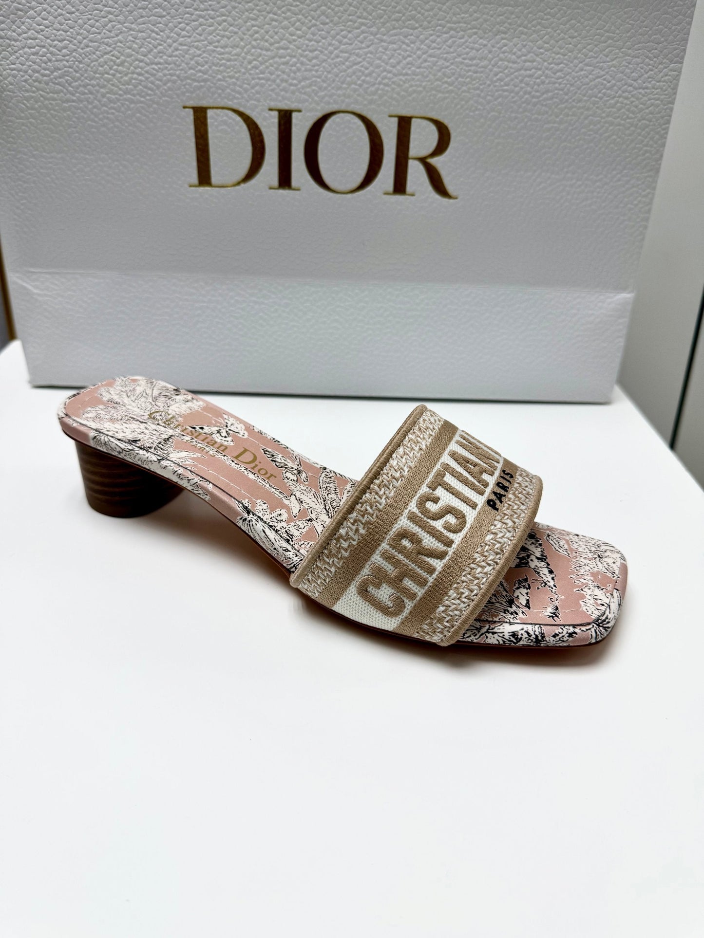 CD 26s Embroidered Sandals Pink Nude Gold Canvas Leather 683012
