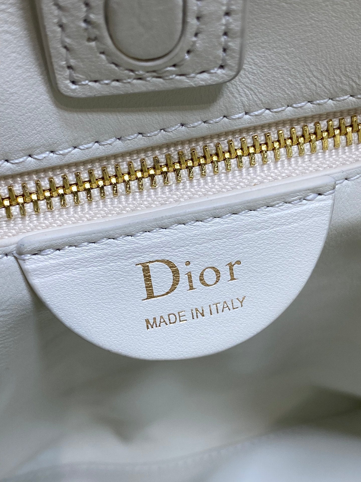 Dior Small Vertical Bag White Macrocannage Lambskin 286606