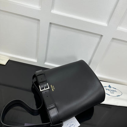 Prada 2026 Medium Bucket Bag 29cm Calfskin
