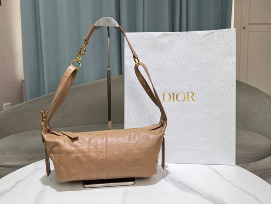 CD Hobo Bag 23 With Chain Nude Pink-Beige Calfskin