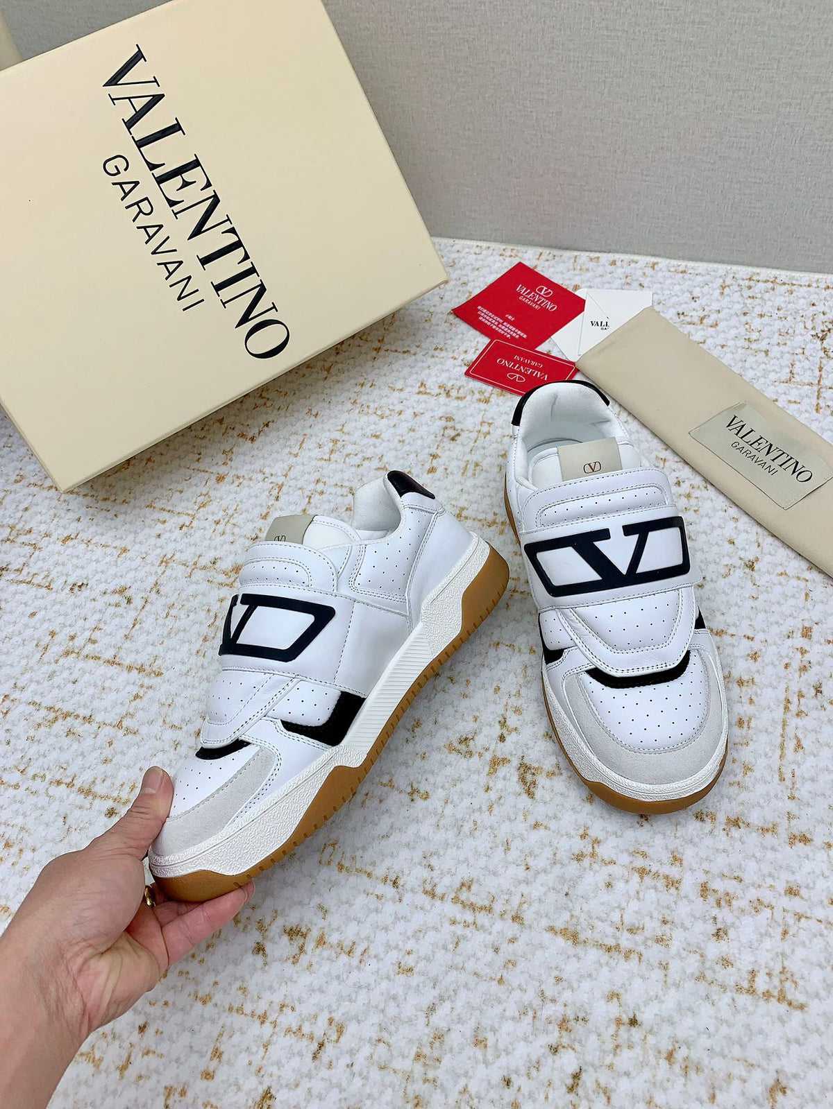 VT 25 Joy Play Low Top Sneaker White Black Cowhide 331681