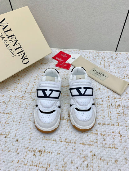 VT 25 Joy Play Low Top Sneaker White Black Cowhide 331681
