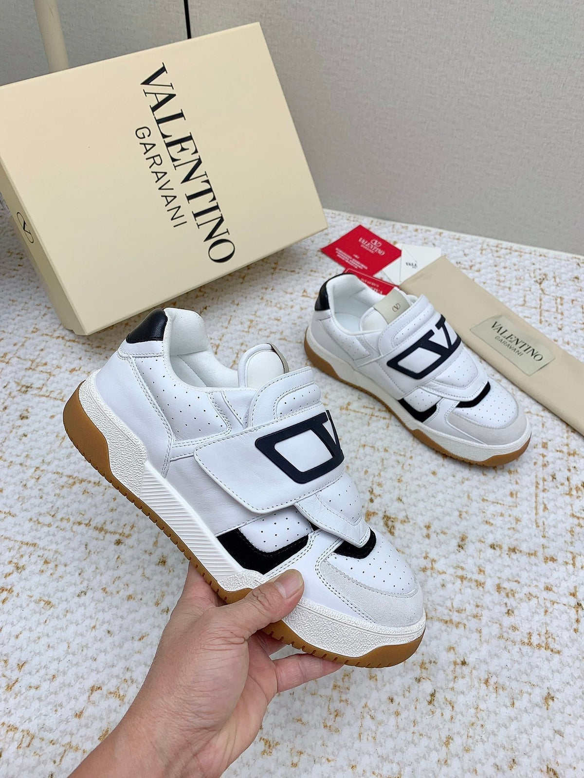 VT 25 Joy Play Low Top Sneaker White Black Cowhide 331681
