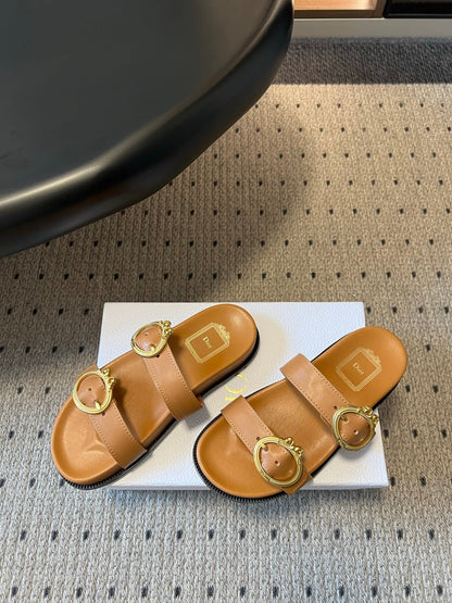 CD 26s Médaillon Buckle Slide Brown Cowhide 820026
