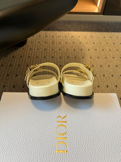 CD 26s Médaillon Buckle Slide White Cowhide 820027