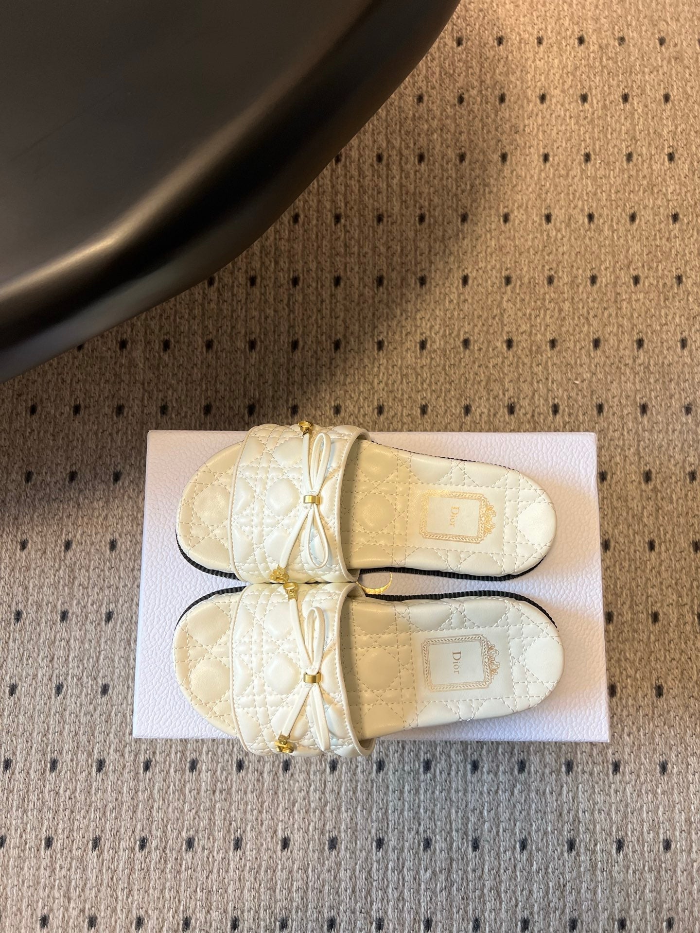 CD 26s Cannage Slides White Lambskin 820051