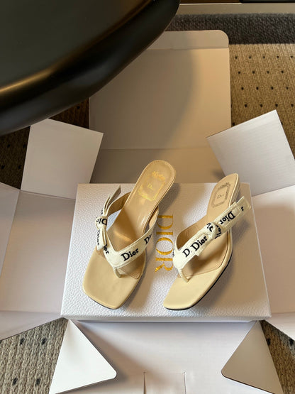 CD 26s Dway Thong Sandal Cream Cotton Lambskin 918054