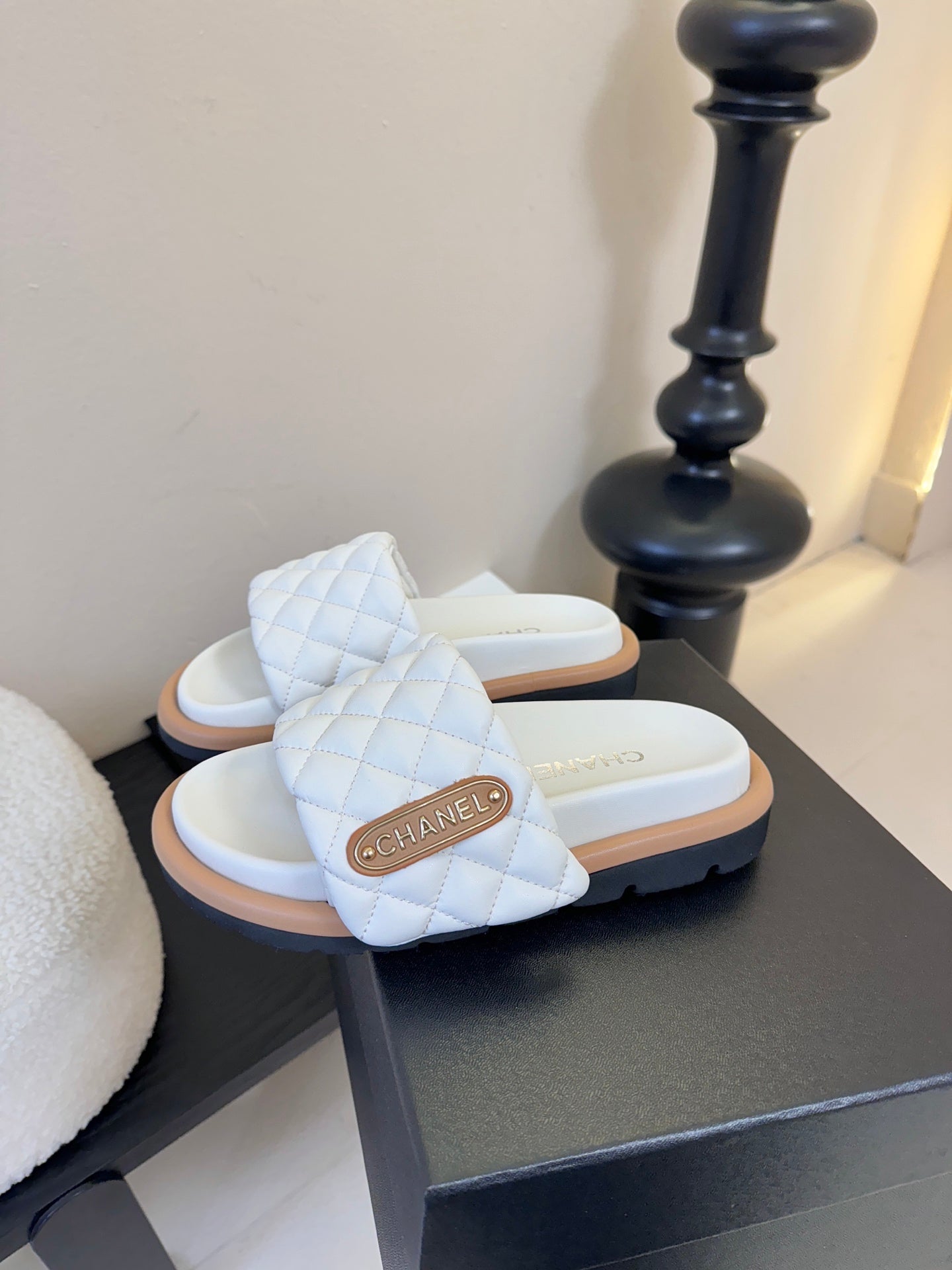 CC 26s Slippers White Beige Sheepskin 627171
