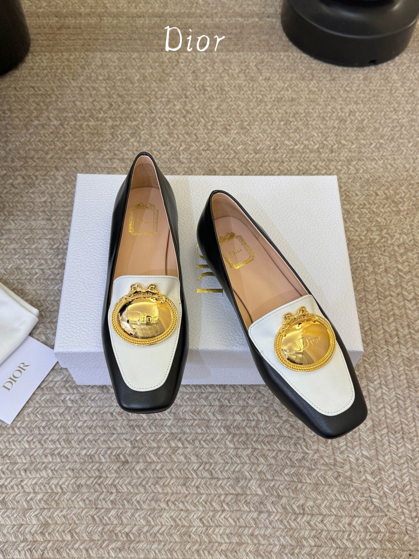 CD Médaillon Loafer Black White Sheepskin 835716