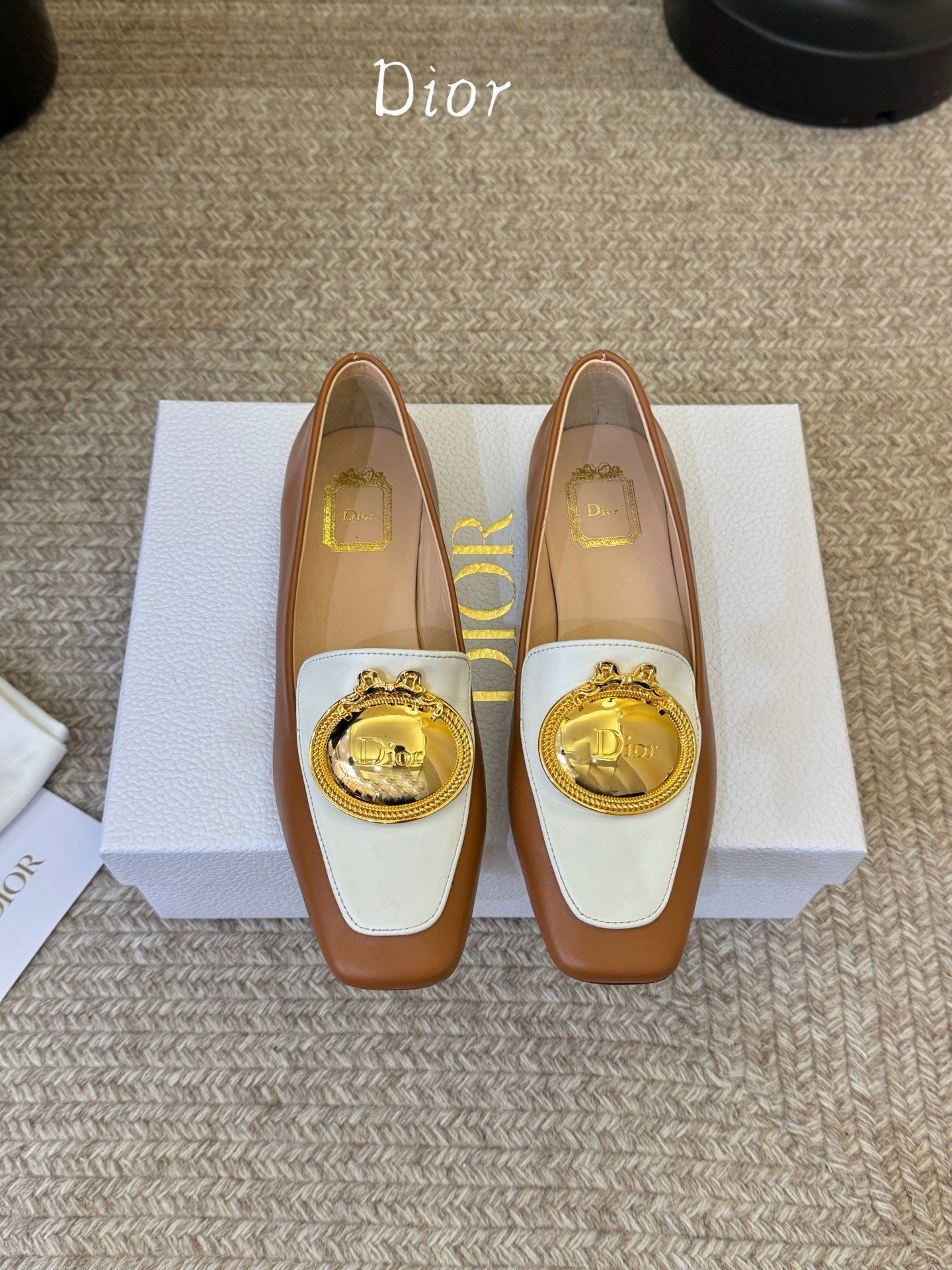 CD Médaillon Loafer Brown White Sheepskin 835716