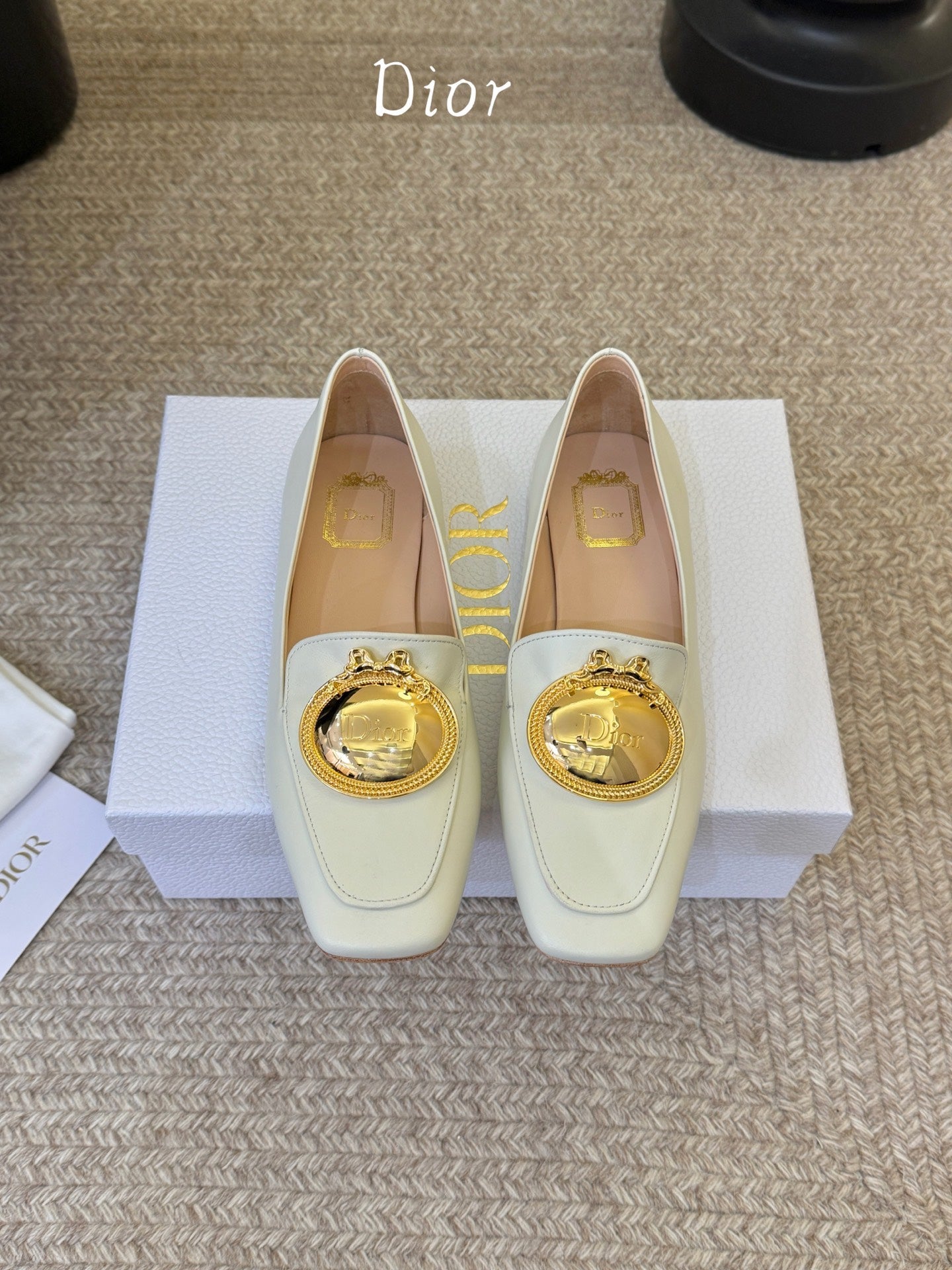 CD Médaillon Loafer White Sheepskin 835717