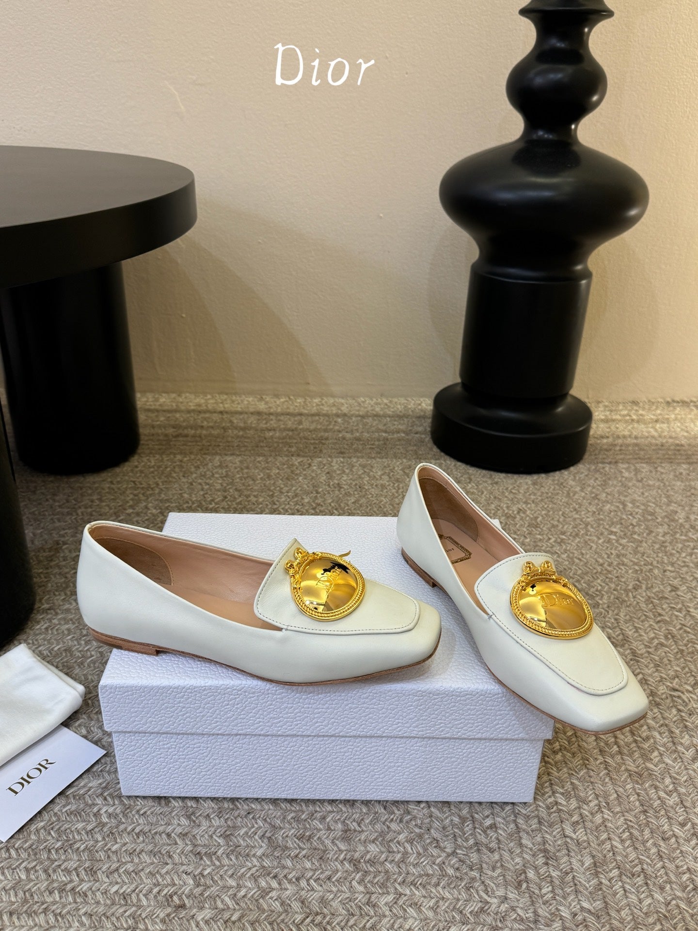 CD Médaillon Loafer White Sheepskin 835717