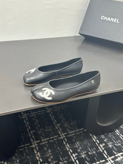CC 26s Coco Beach Split-Toe Ballet Flats Black Lambskin 832540