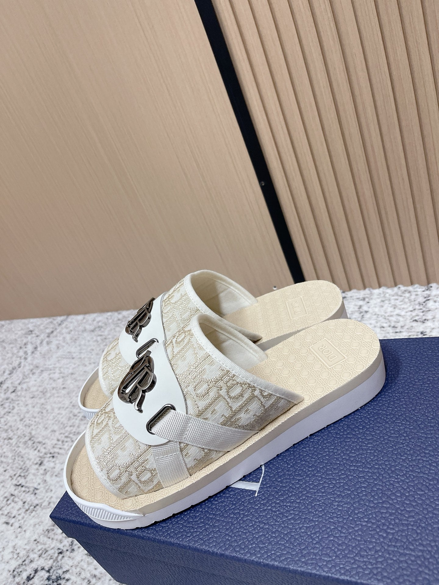 CD Men's Alpha Sandals Cream Rubber Cotton 752385
