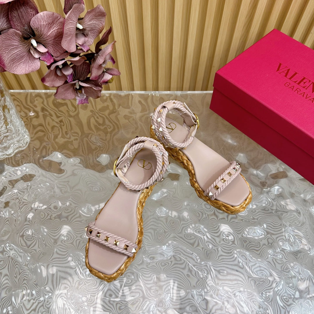 Rockstud Flatform Sandal 45mm In Rose Pink Calfskin And Raffia 102846