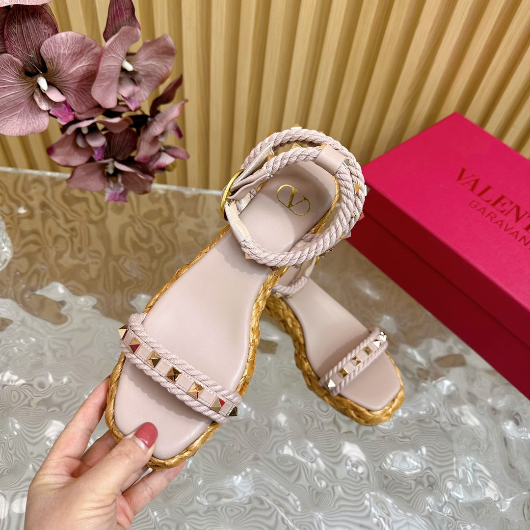 Rockstud Flatform Sandal 45mm In Rose Pink Calfskin And Raffia 102846