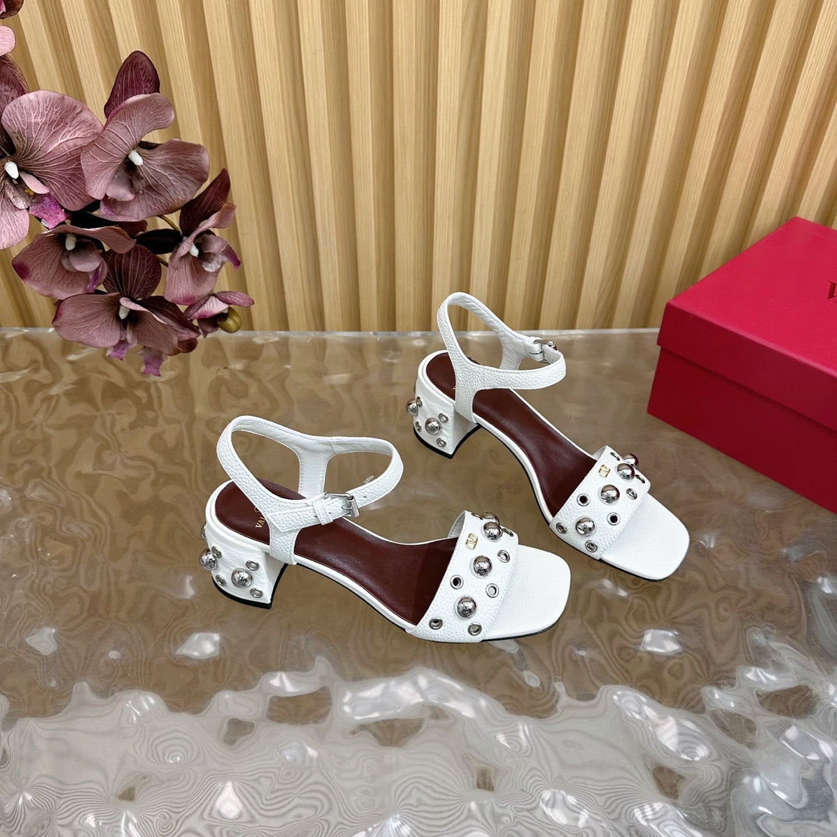VT 25 Rivet Steel Beads Slingback White Lambskin 325204