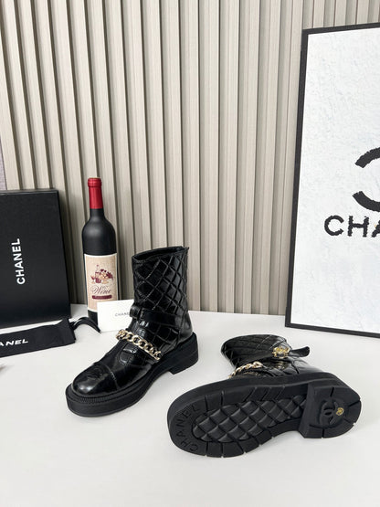 CC 26s Quilted Chain Boots Black Glossy Calfskin 924504