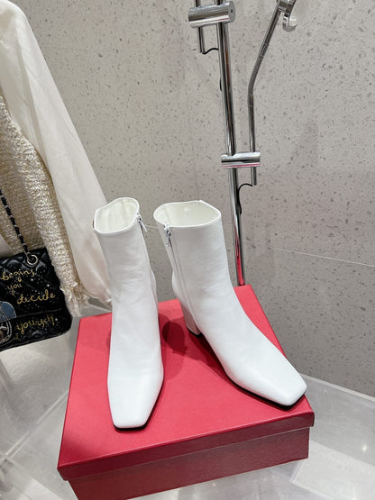 VLOGO SIGNATURE WHITE CALFSKIN ANKLE BOOT 75 MM