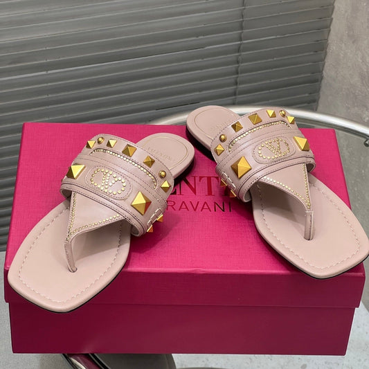 VT Rockstud Thong Sandals Pink Cowhide 334634