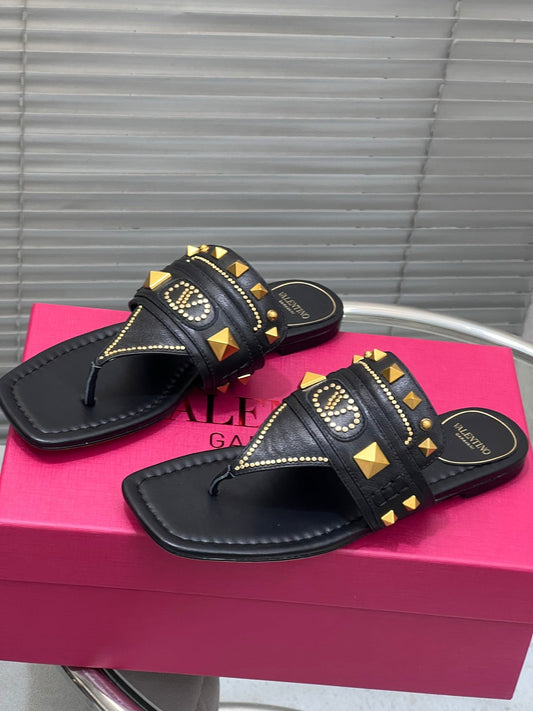 VT Rockstud Thong Sandals Black Cowhide