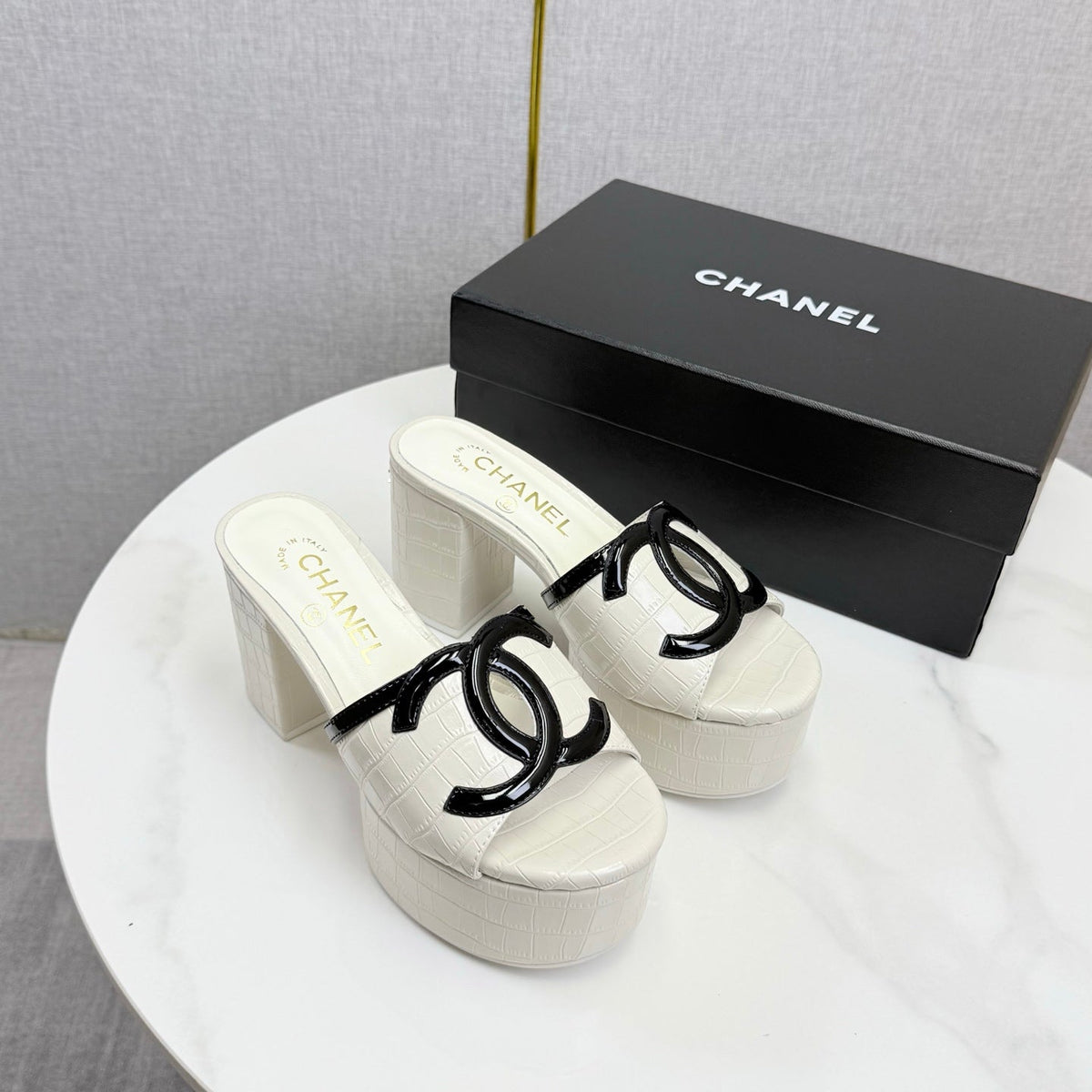CC 26s Block Heel Sandals 10cm White Crocodile-Embossed Calfskin