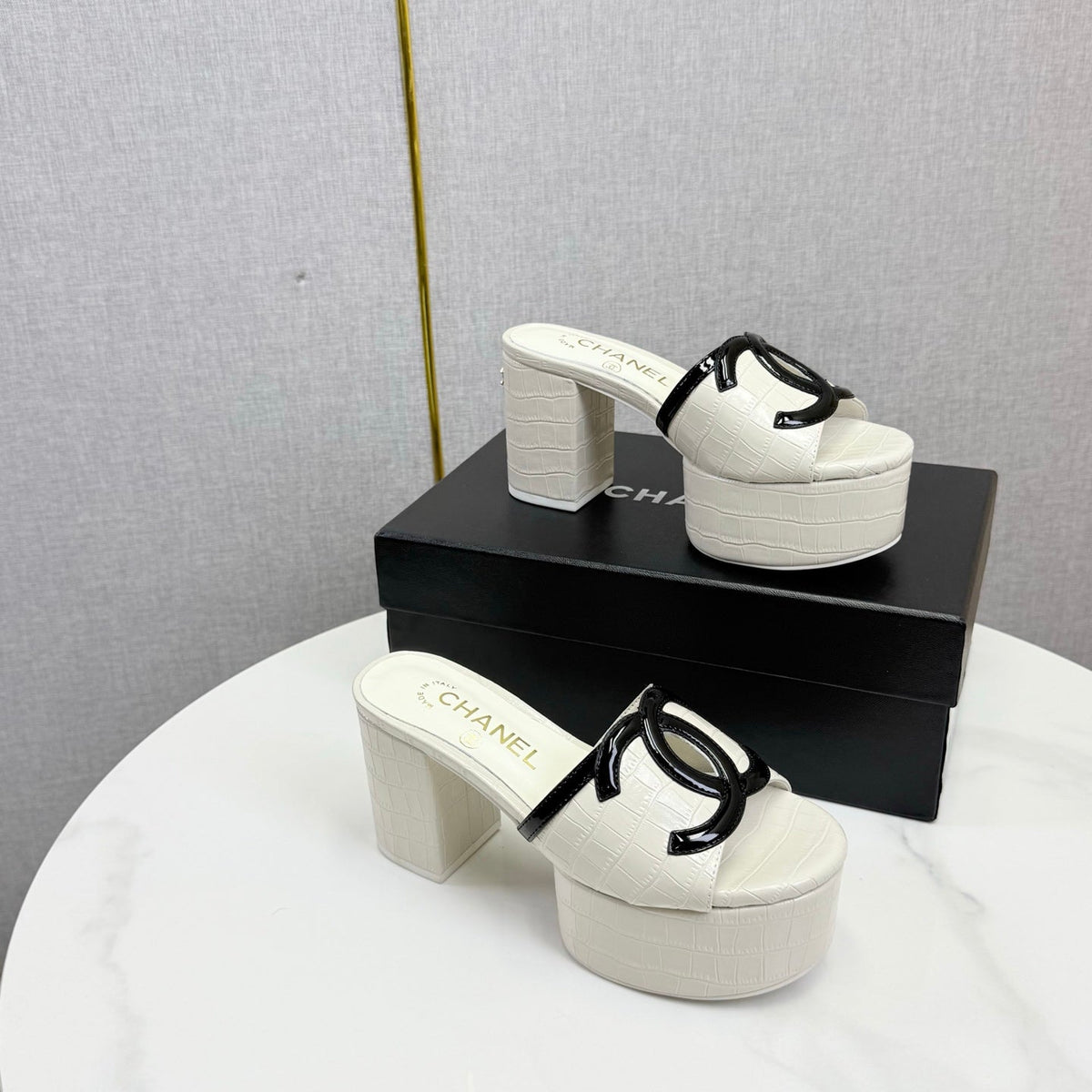 CC 26s Block Heel Sandals 10cm White Crocodile-Embossed Calfskin