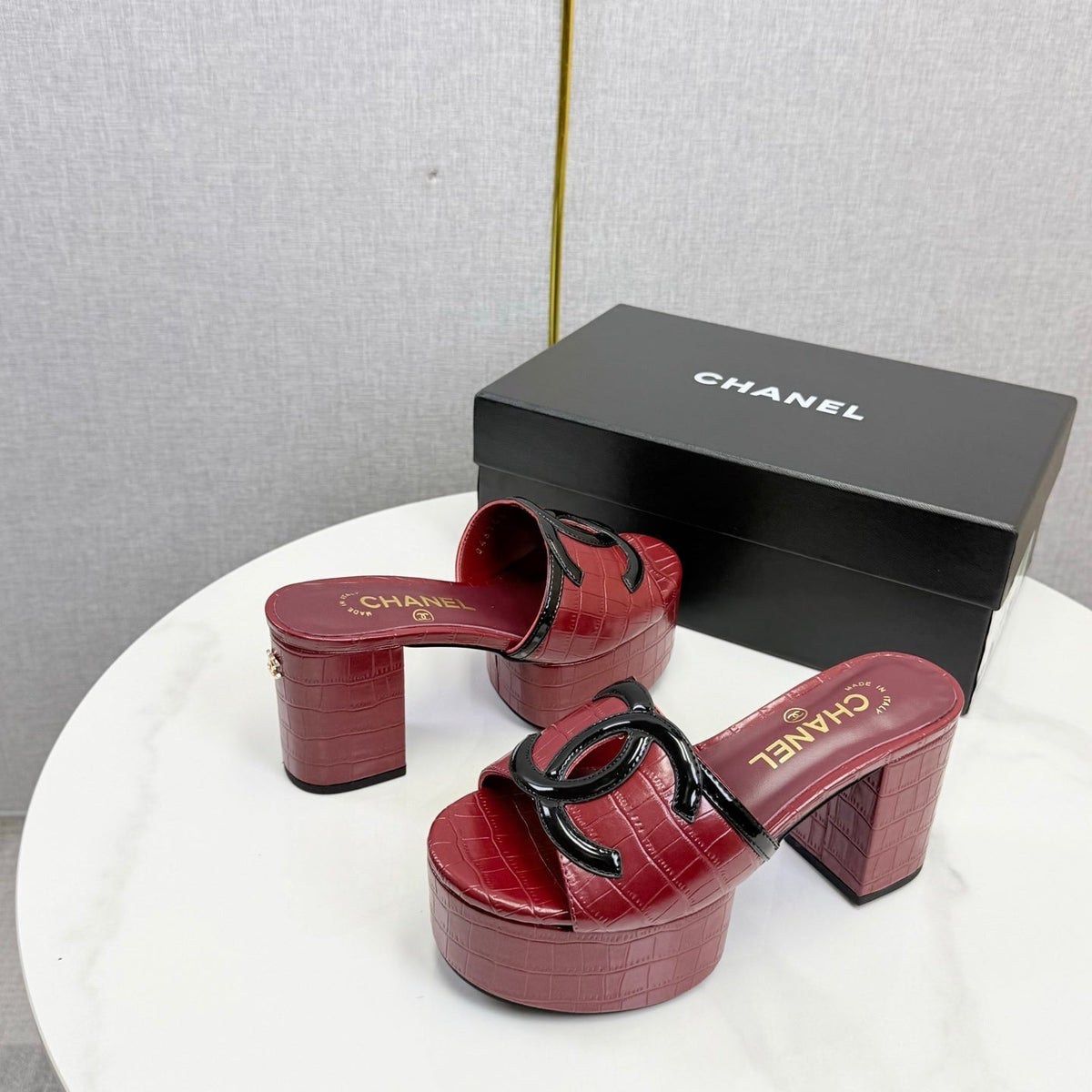 CC 26s Block Heel Sandals 10cm Red Crocodile-Embossed Calfskin