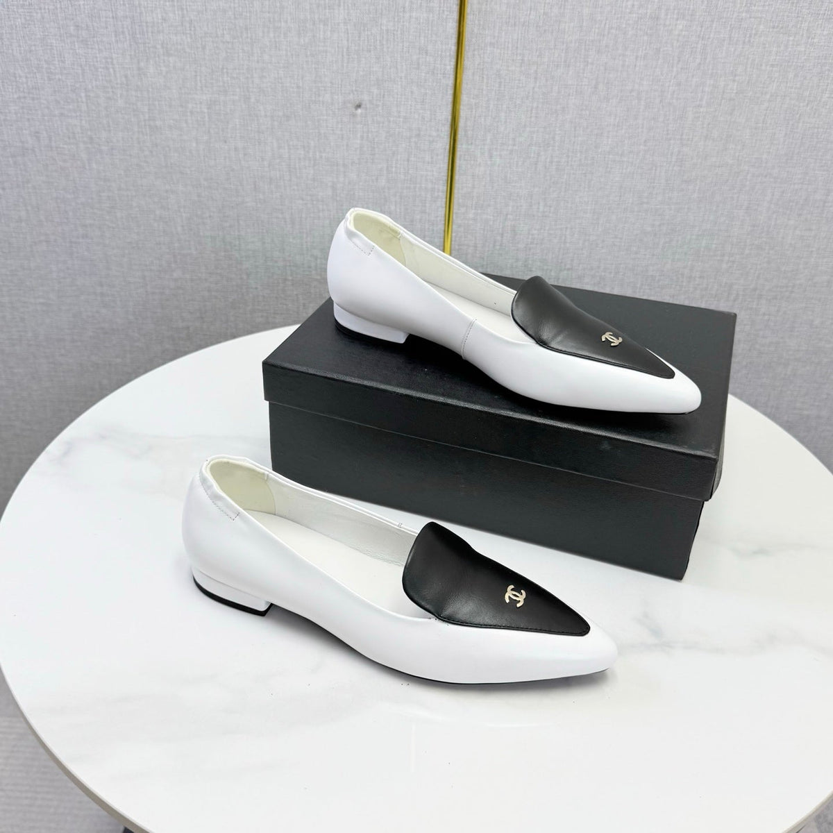 CC 26s Pointed Loafers Black White Sheepskin 972787