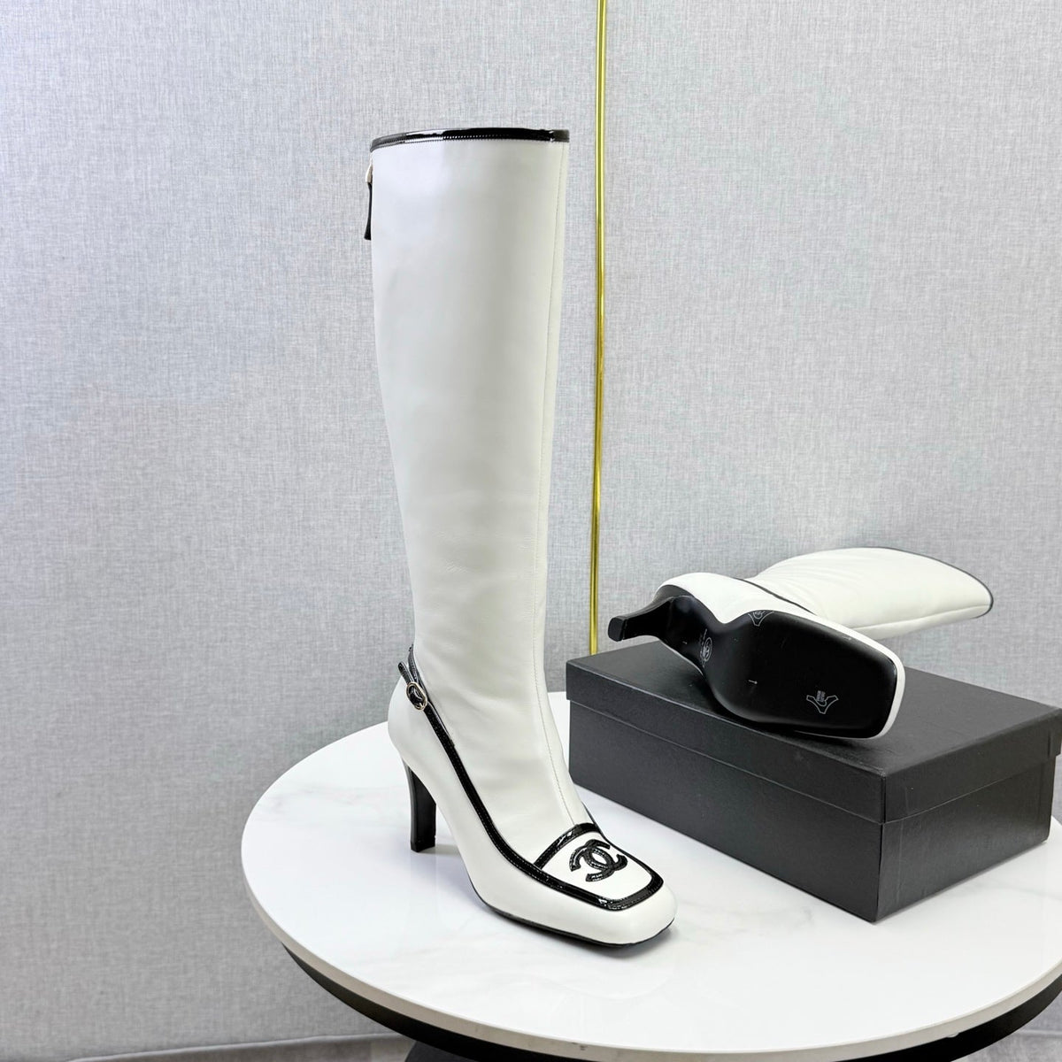 CC 26s Silhouette Long Boots White Black Sheepskin 972809