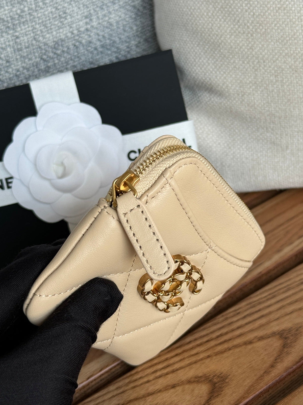 cc 19 zipped coin purse 11cm cream lambskin gold hardware