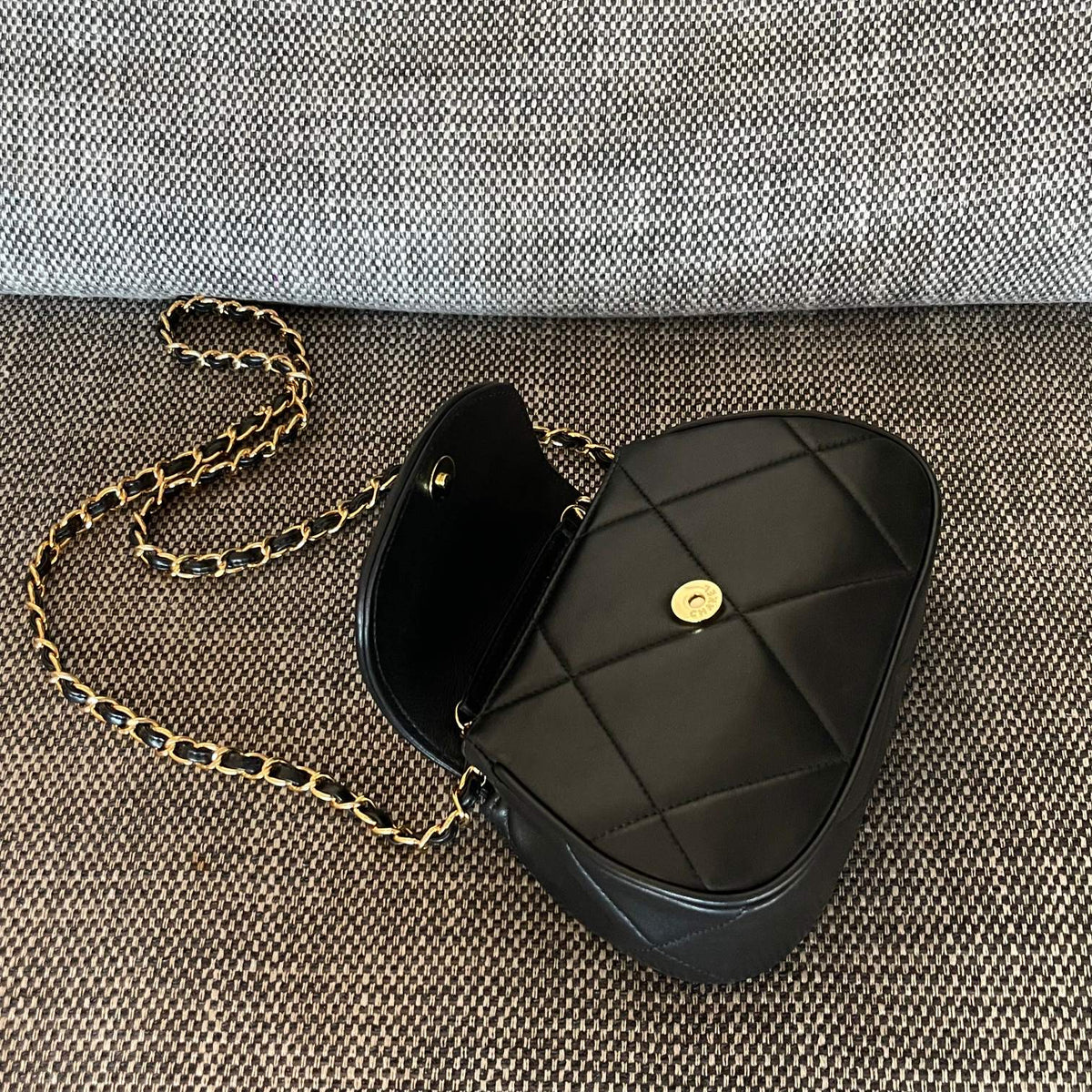 Chanel 2026 Vintage Coco Matelasse Flap Bag With Chain 22cm Black Calfskin