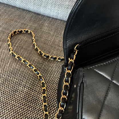 Chanel 2026 Vintage Coco Matelasse Flap Bag With Chain 22cm Black Calfskin