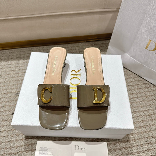CD 25 C'EST DIO olive green patent leather 396127