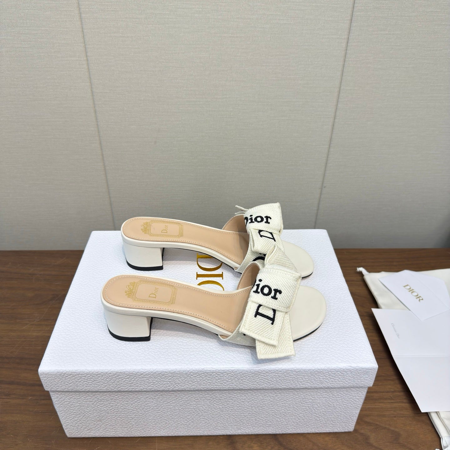 CD 26s J'Adior Chunky Heel 4.5cm White Canvas Lambskin 922453