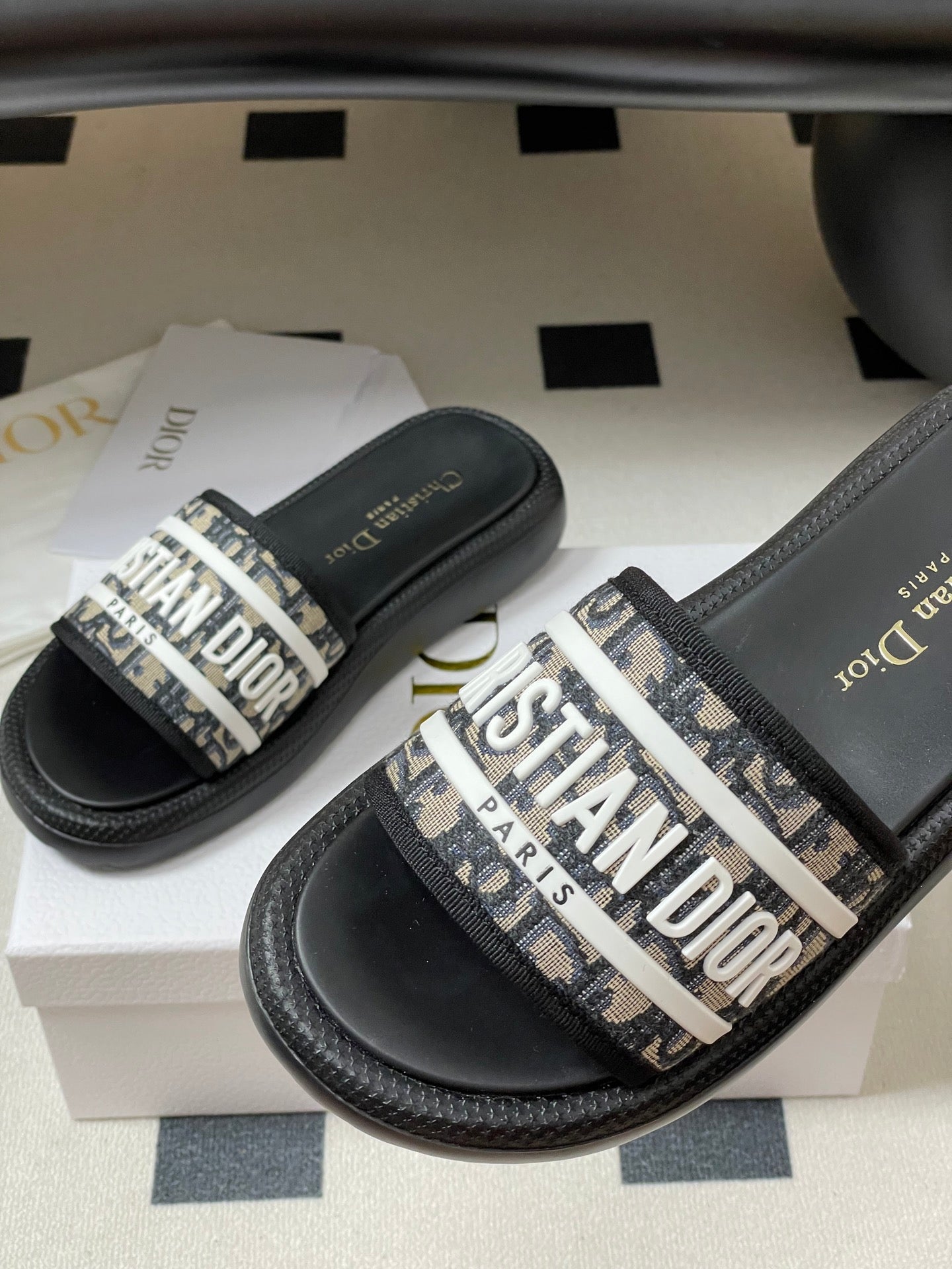 CD 25 Slippers Black White Fabric 394063