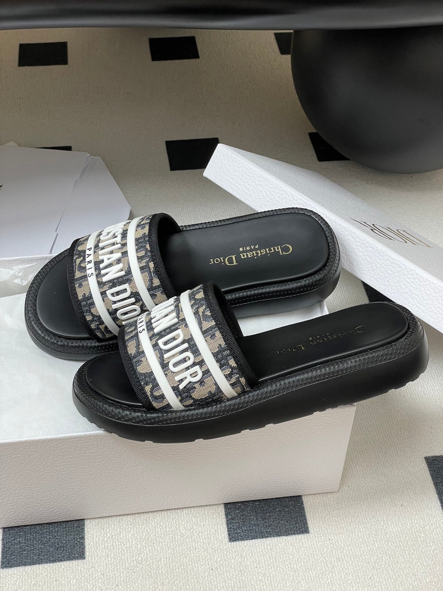 CD 25 Slippers Black White Fabric 394063