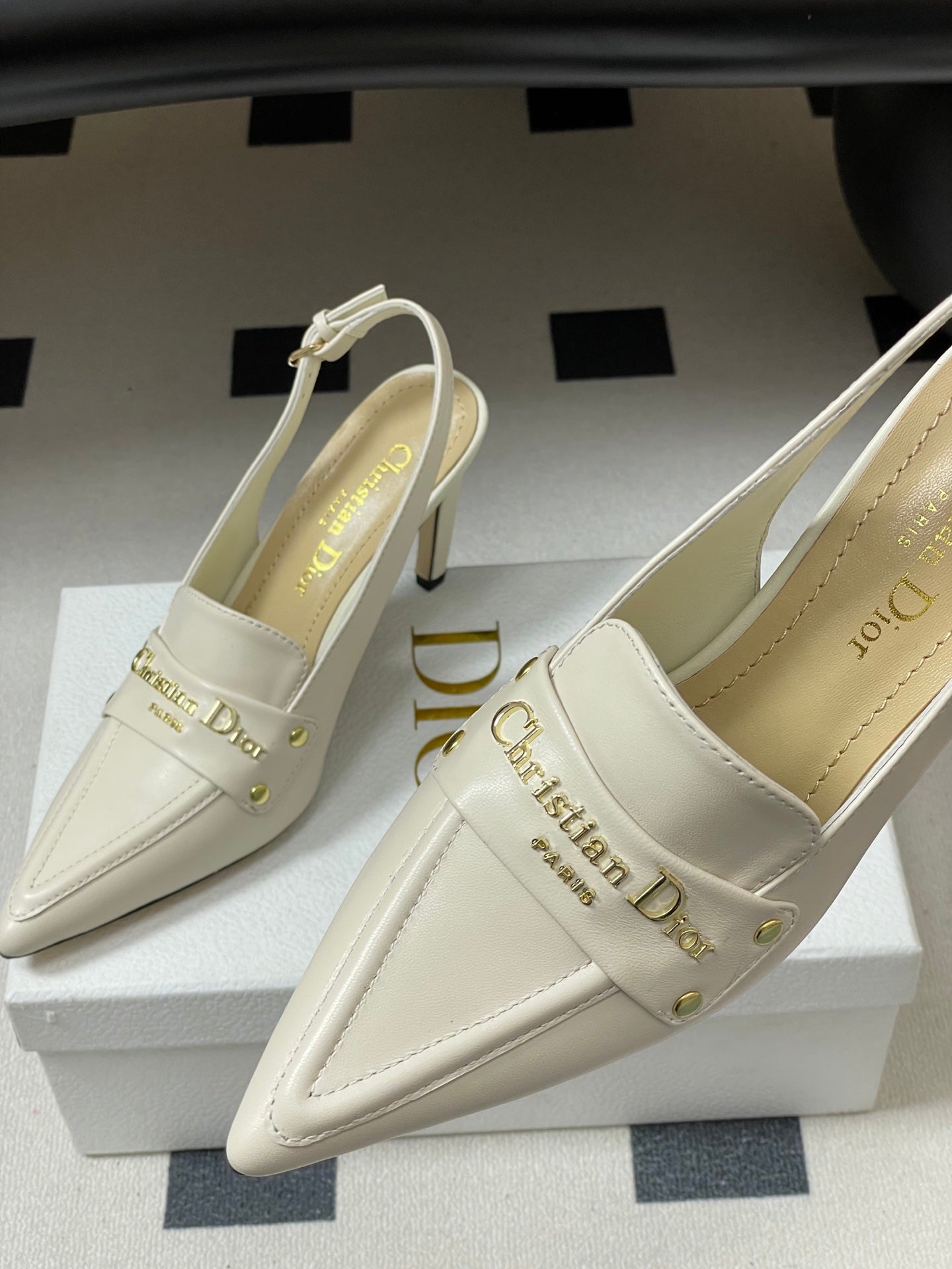 CD Boy Slingback Pump 85mm White Sheepskin 525831