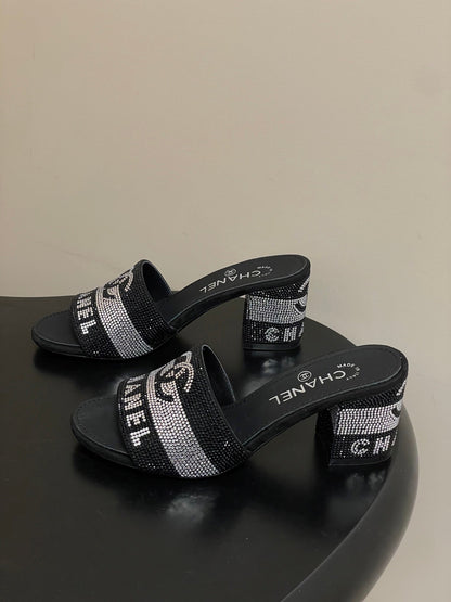 CC 26s  Sandals 70 Black Sheepskin Rhinestones 649513