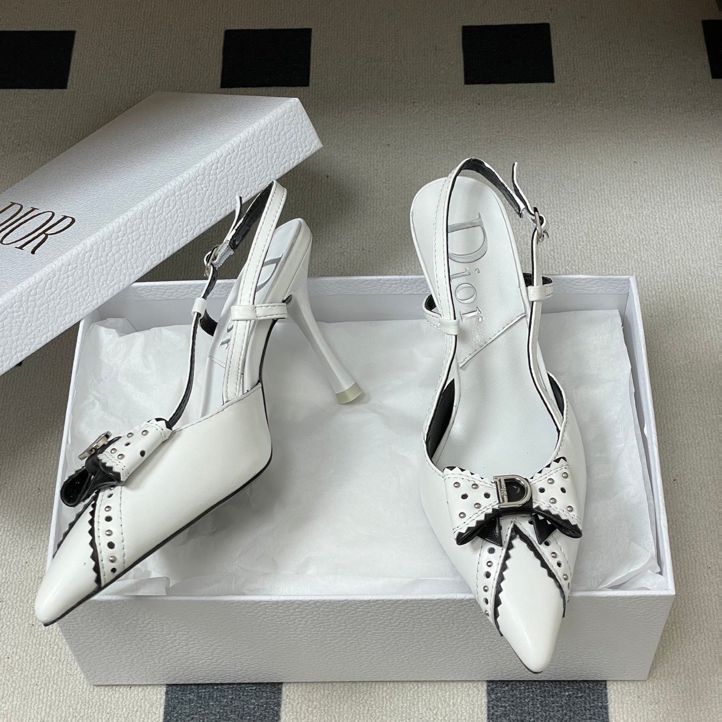 CD 26 D'Trick Slingback Heels 10cm White Bow Detail Sheepskin 632582
