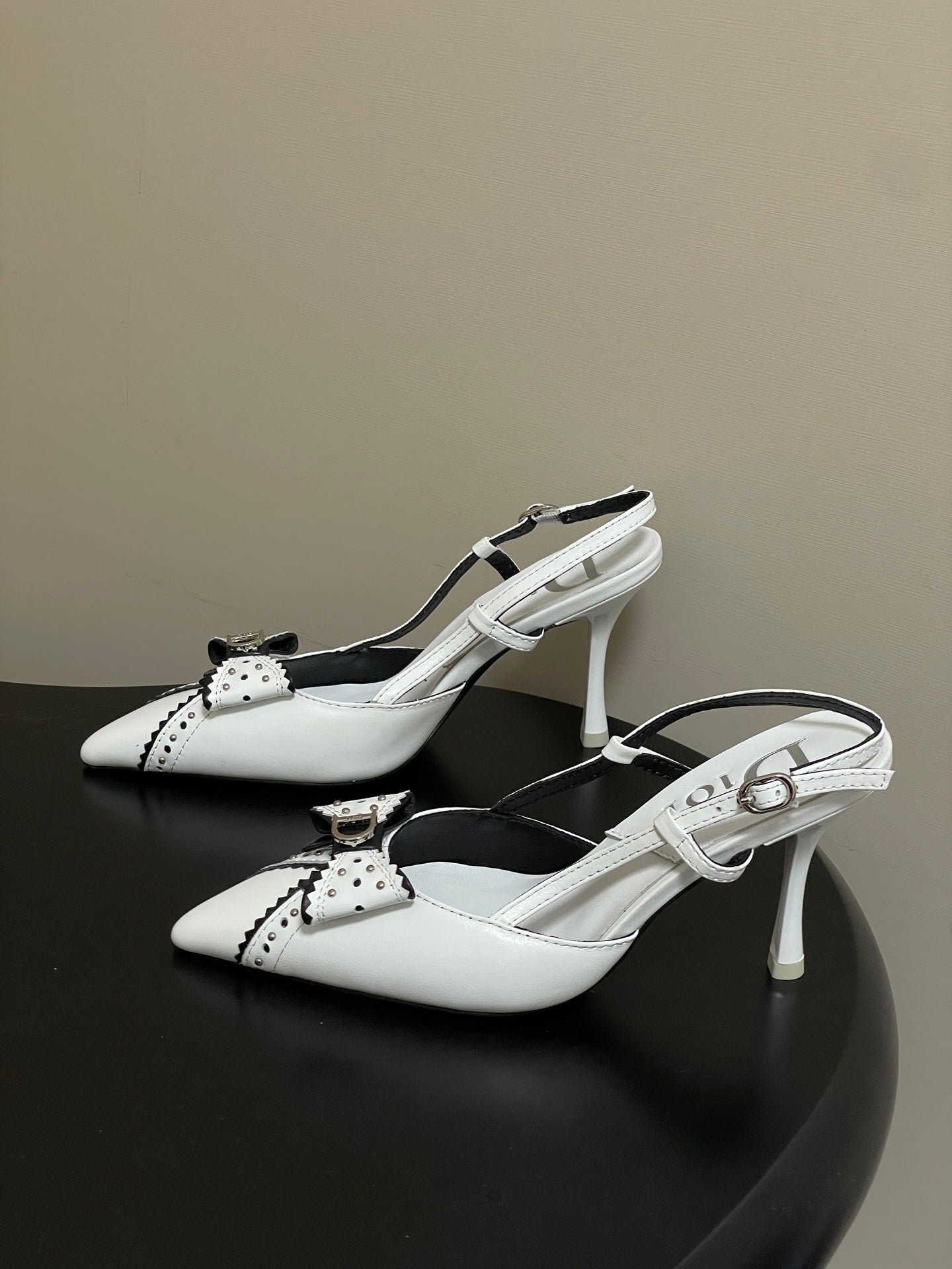 CD 26 D'Trick Slingback Heels 10cm White Bow Detail Sheepskin 632582
