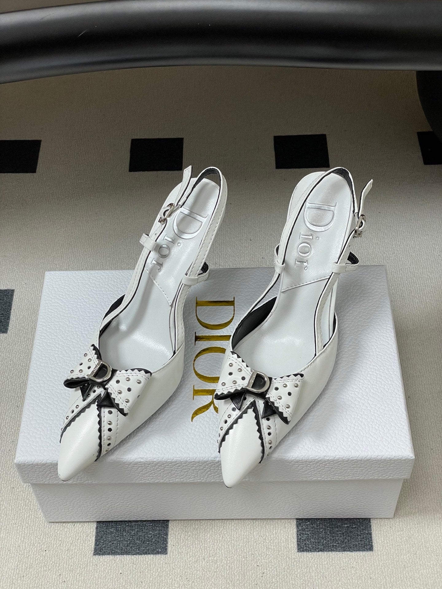 CD 26 D'Trick Slingback Heels 10cm White Bow Detail Sheepskin 632582