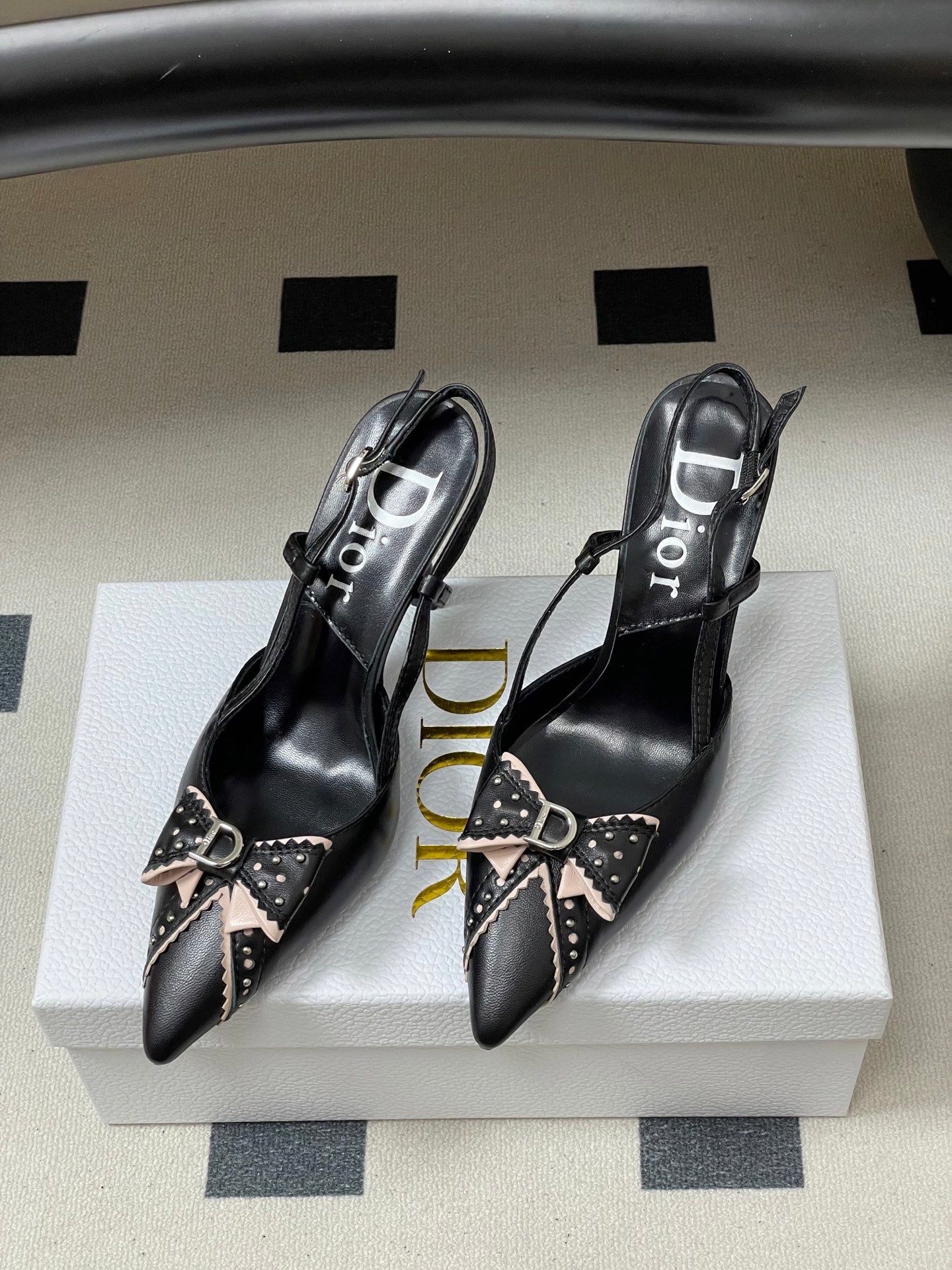 CD 26 D'Trick Slingback Heels 10cm Black Bow Detail Sheepskin 632583