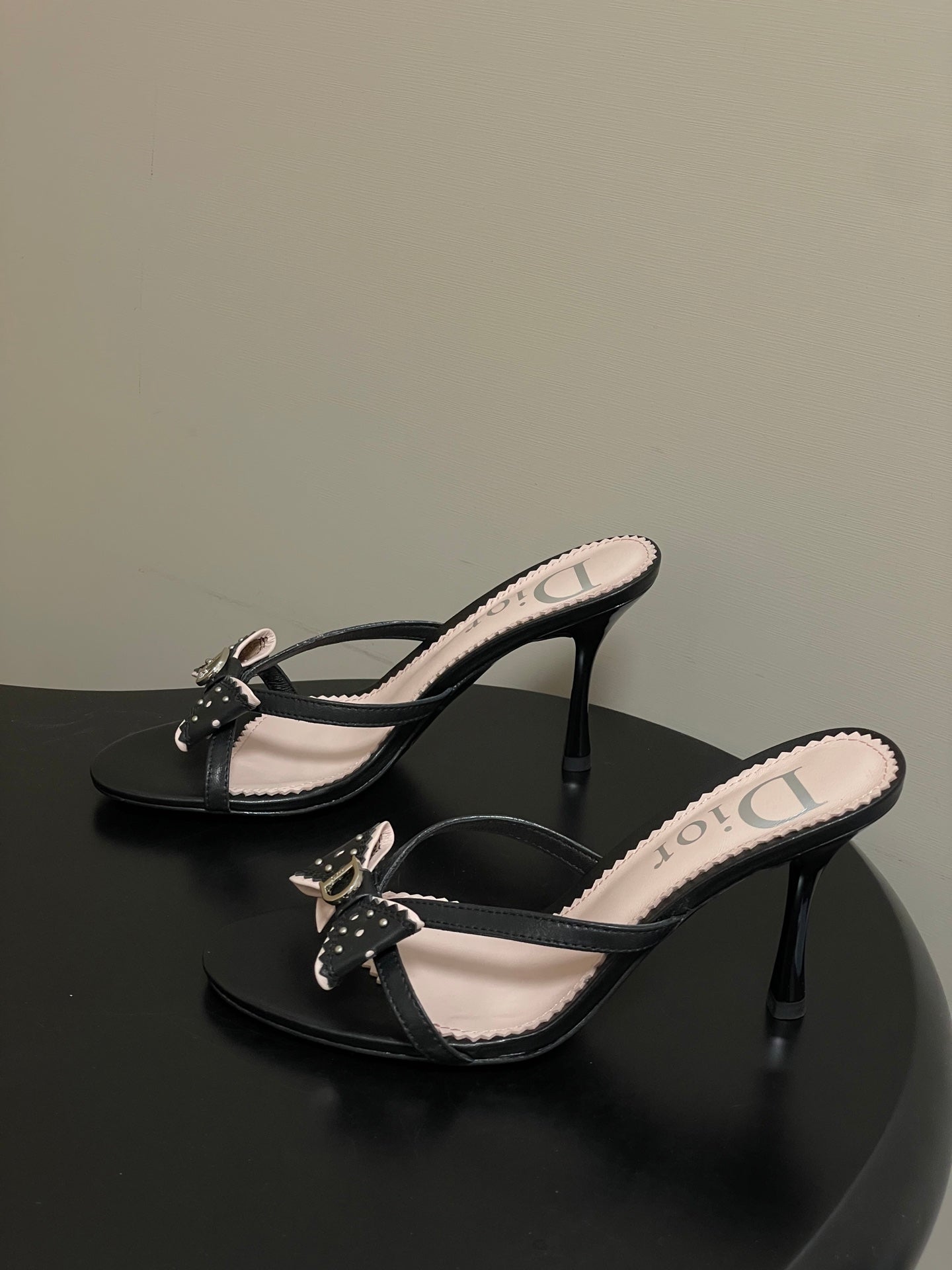 CD 26SS D'Trick Heeled Sandal 10cm Black Bow Detail Sheepskin 632581