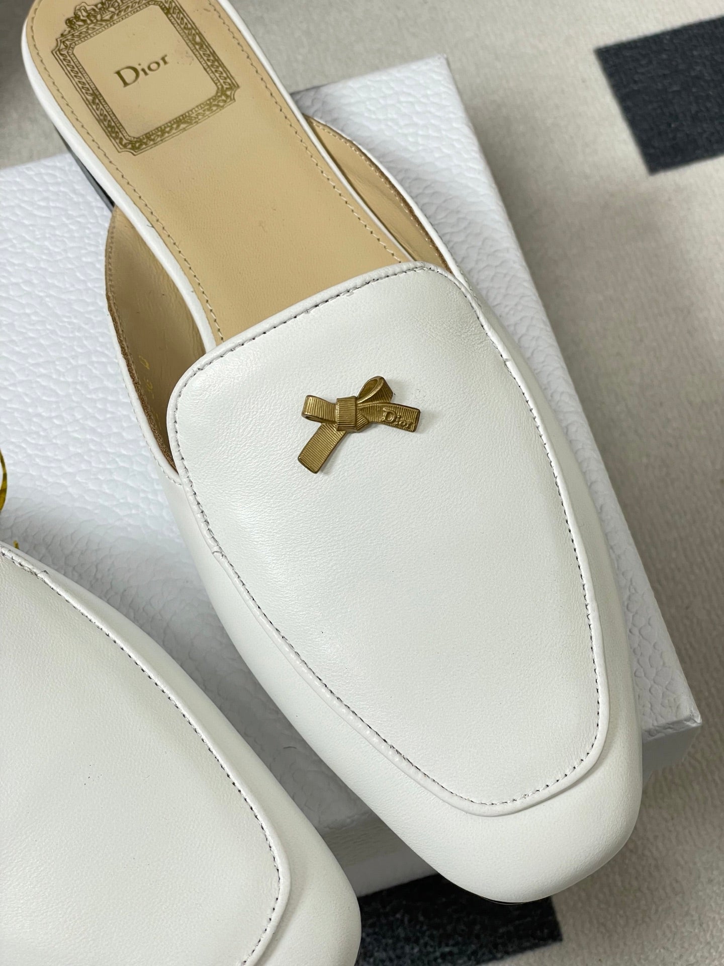 CD 26 Baby Bow Flat Mule White Cowhide Sheepskin 632596