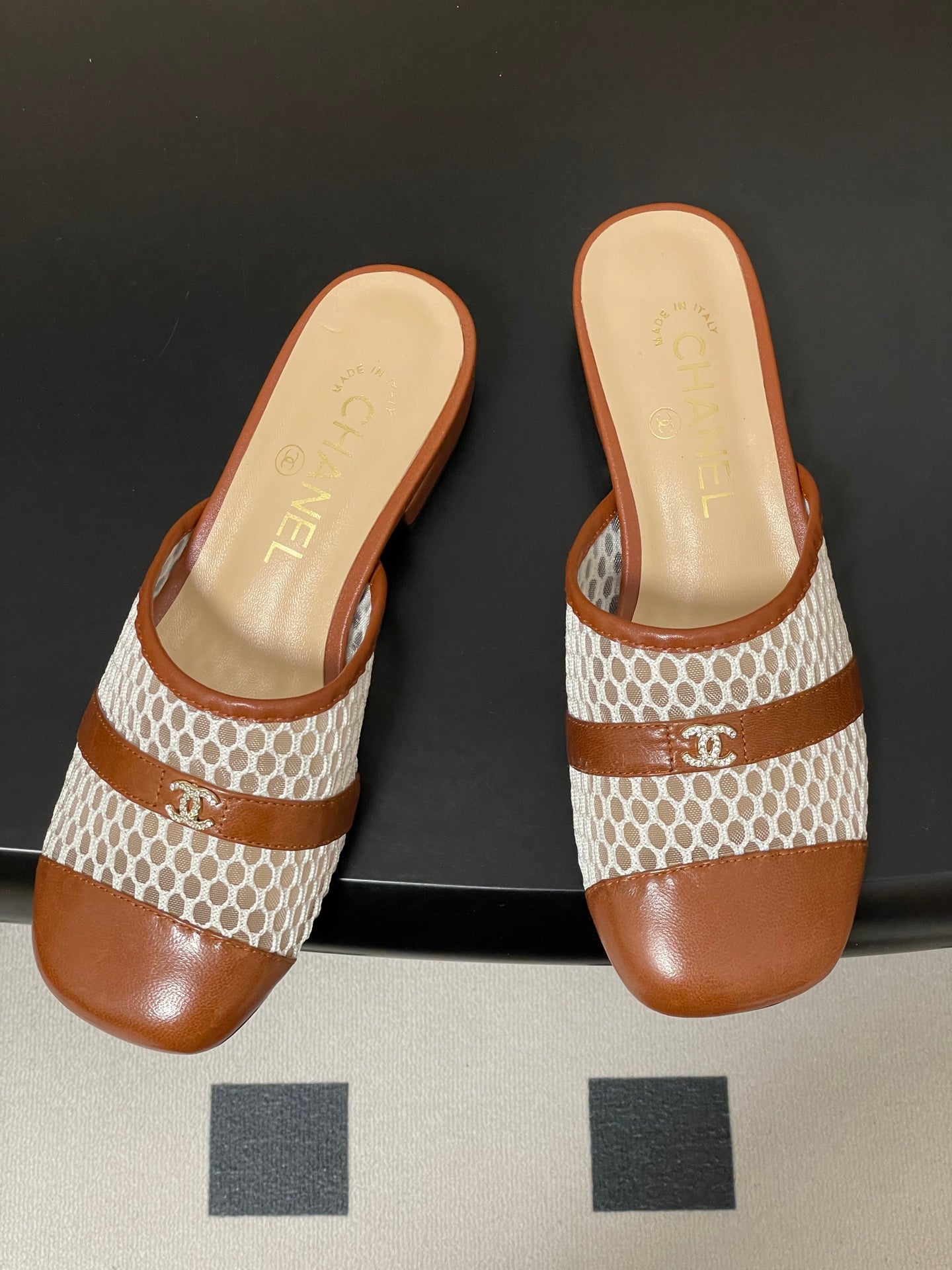 CC 26s High-Heeled Mules Camel Brown White Cowhide 649466