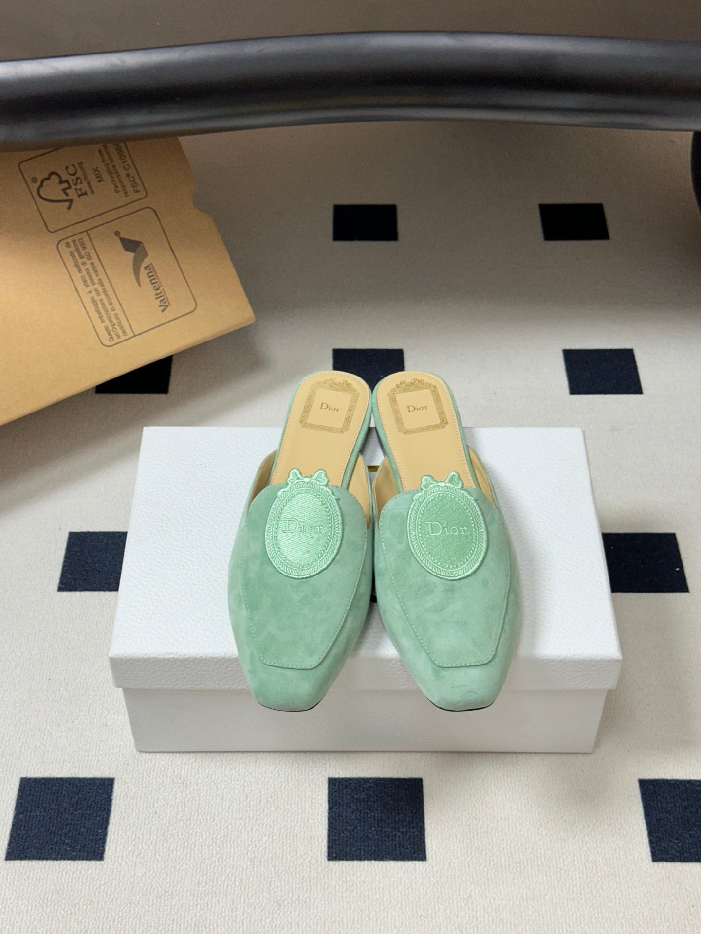 CD Médaillon Mule Mint Green Suede 834913
